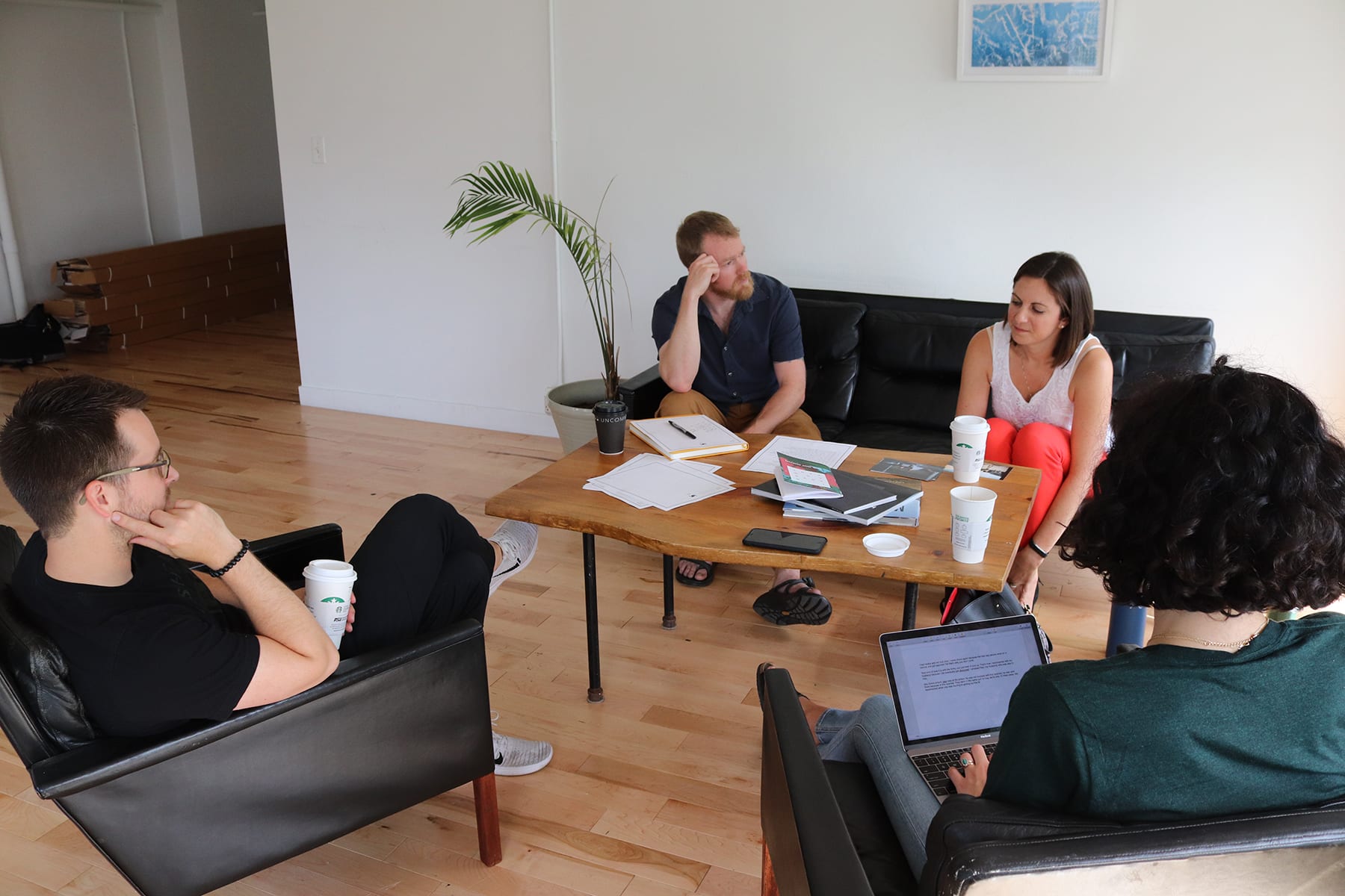 01-VT-designdays-grouptalking04