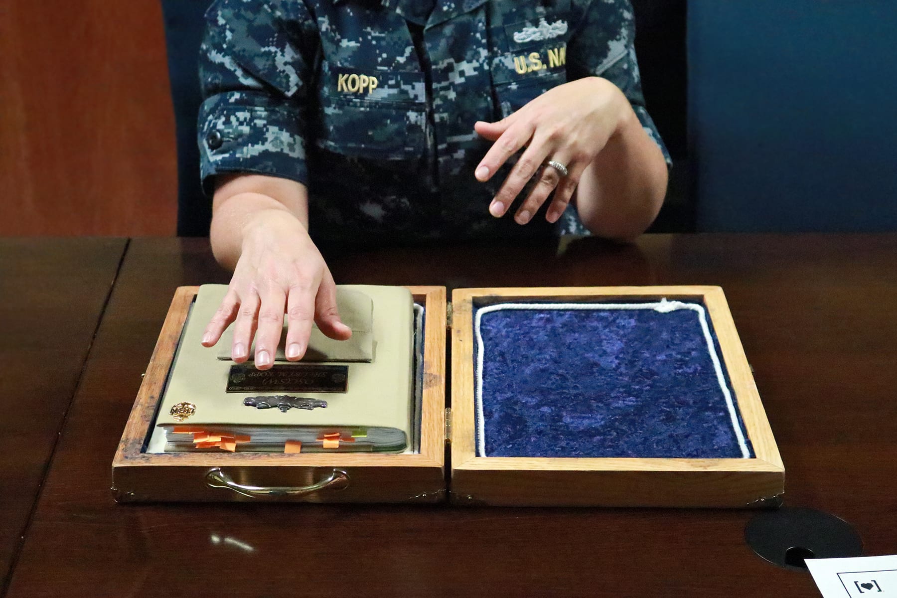 06-designdays13-chargebook07