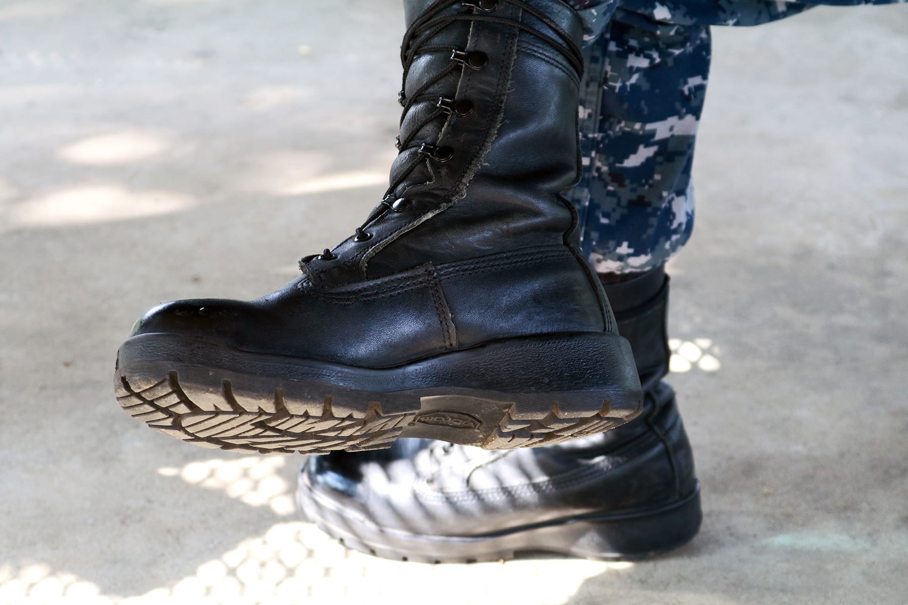 06-designdays28-outsidetalking04