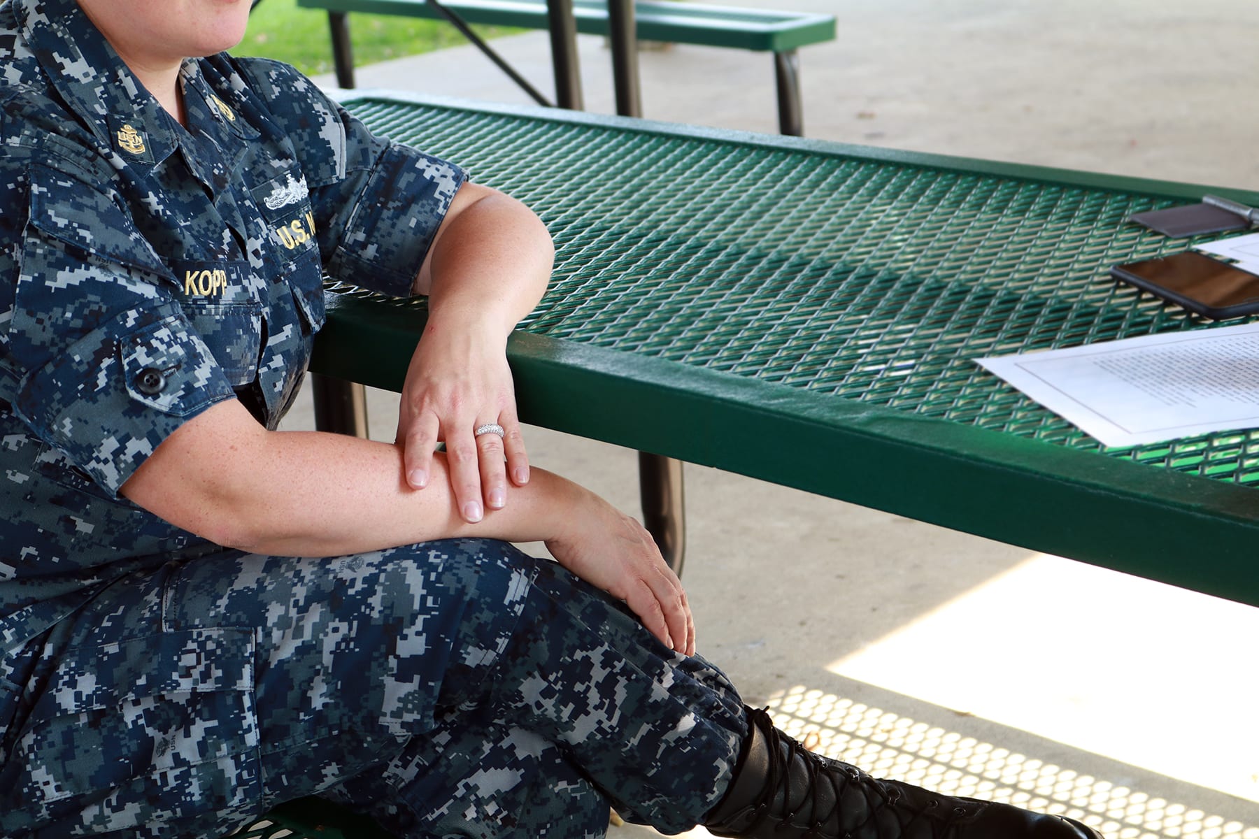 06-designdays32-outsidetalking08