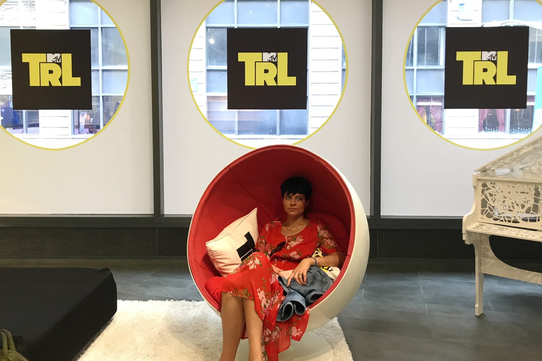 07-CT-journey-mtv-office02