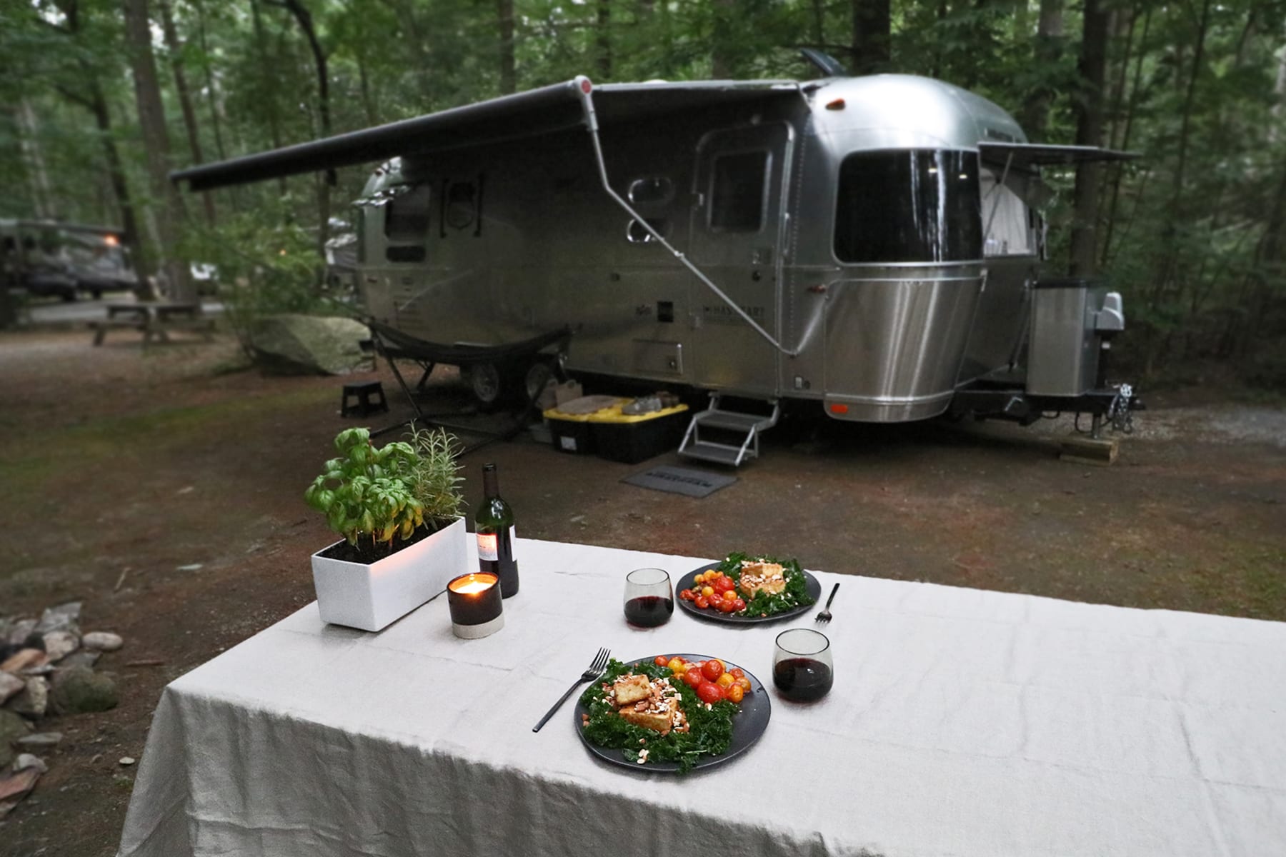 04-MA-journey29-meal-airstream-picnic2